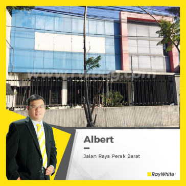 The building is suitable for Offices, on Jalan Raya Perak, Strategic Location